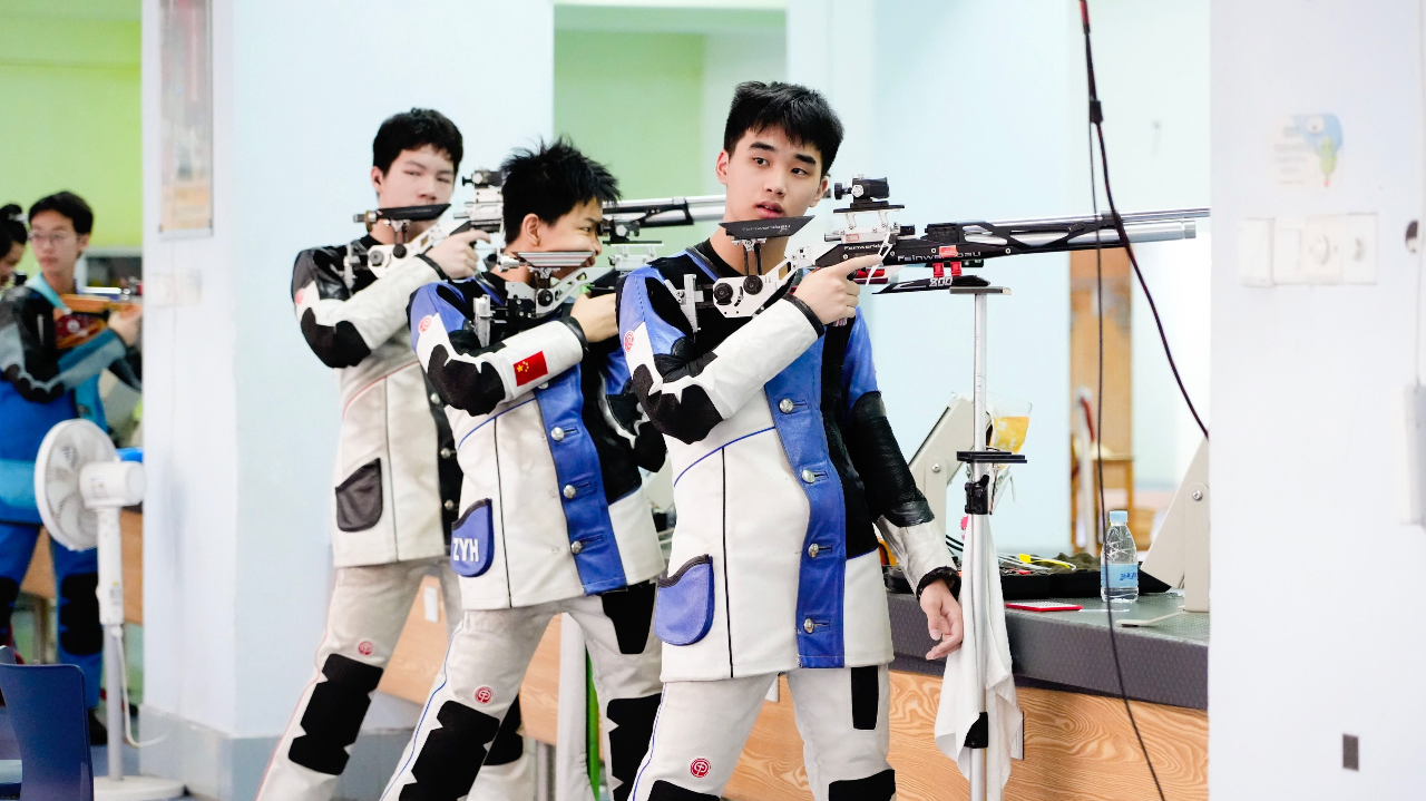 射击选手神枪手夺冠,稳定发挥的简单介绍 射击选手神枪手夺冠,稳定发挥的简单介绍