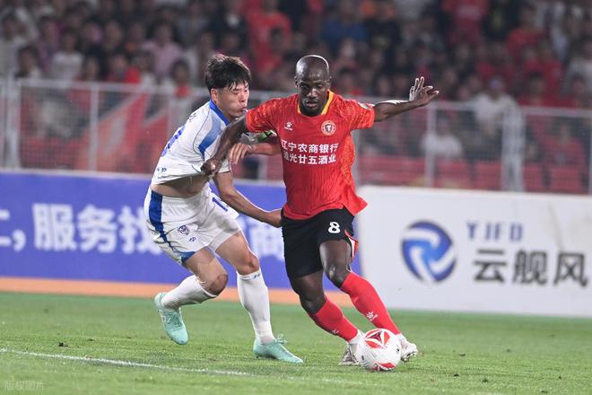 列克星敦主场大胜法兰克福，稳步前进抢占积分榜首