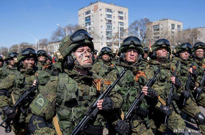 俄罗斯队员在外卡赛事中拼尽全力