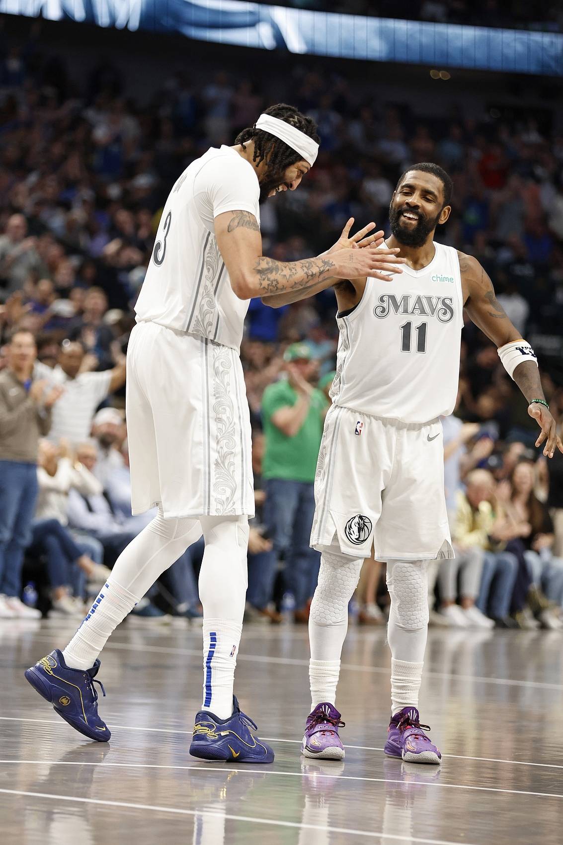 公鹿轻松击败老鹰，字母哥跻身全明星前锋