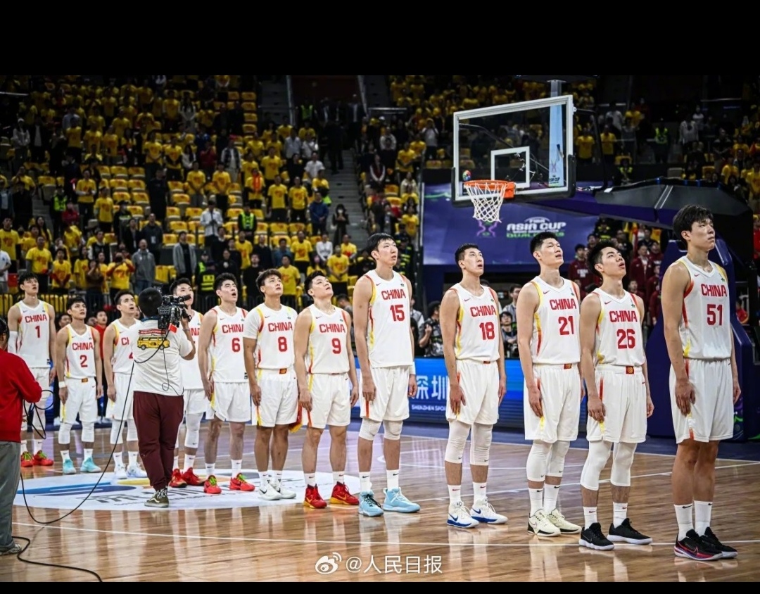 河南男篮主场大胜青海，全队庆祝