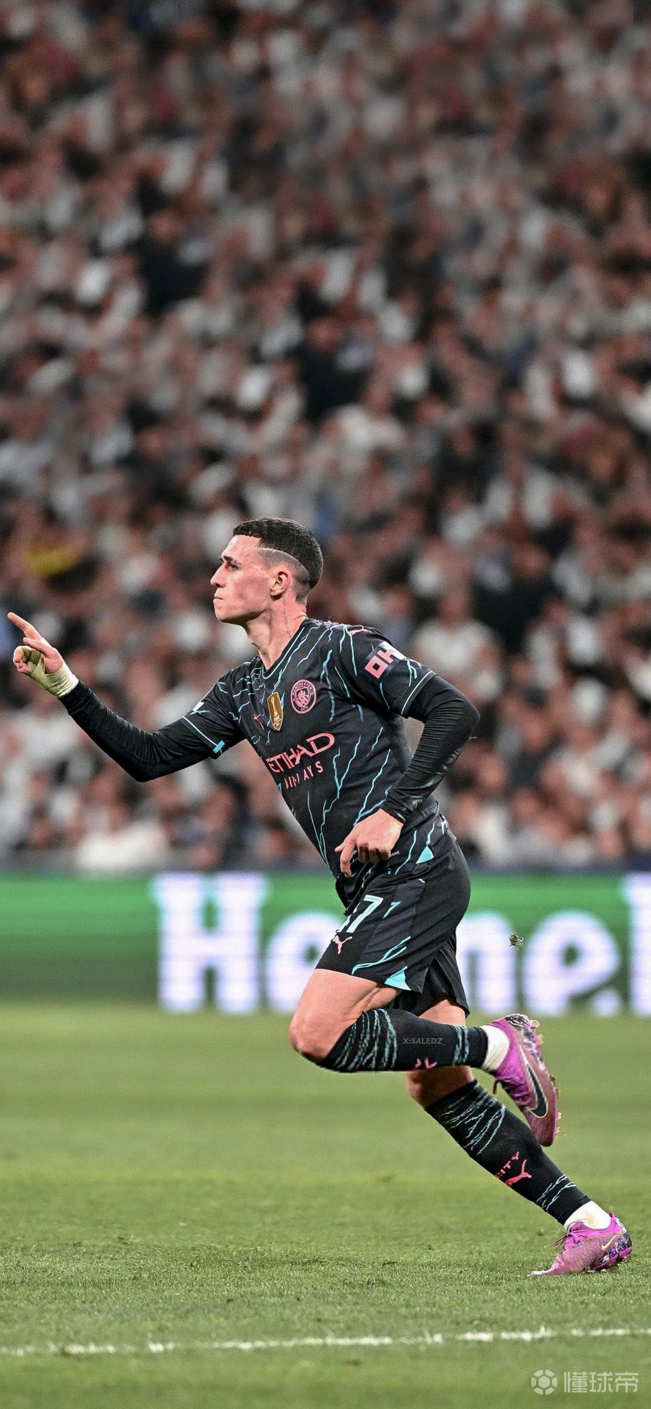 曼城客场轻松获胜,实力强劲晋级几无悬念 曼城客场轻松获胜,实力强劲晋级几无悬念