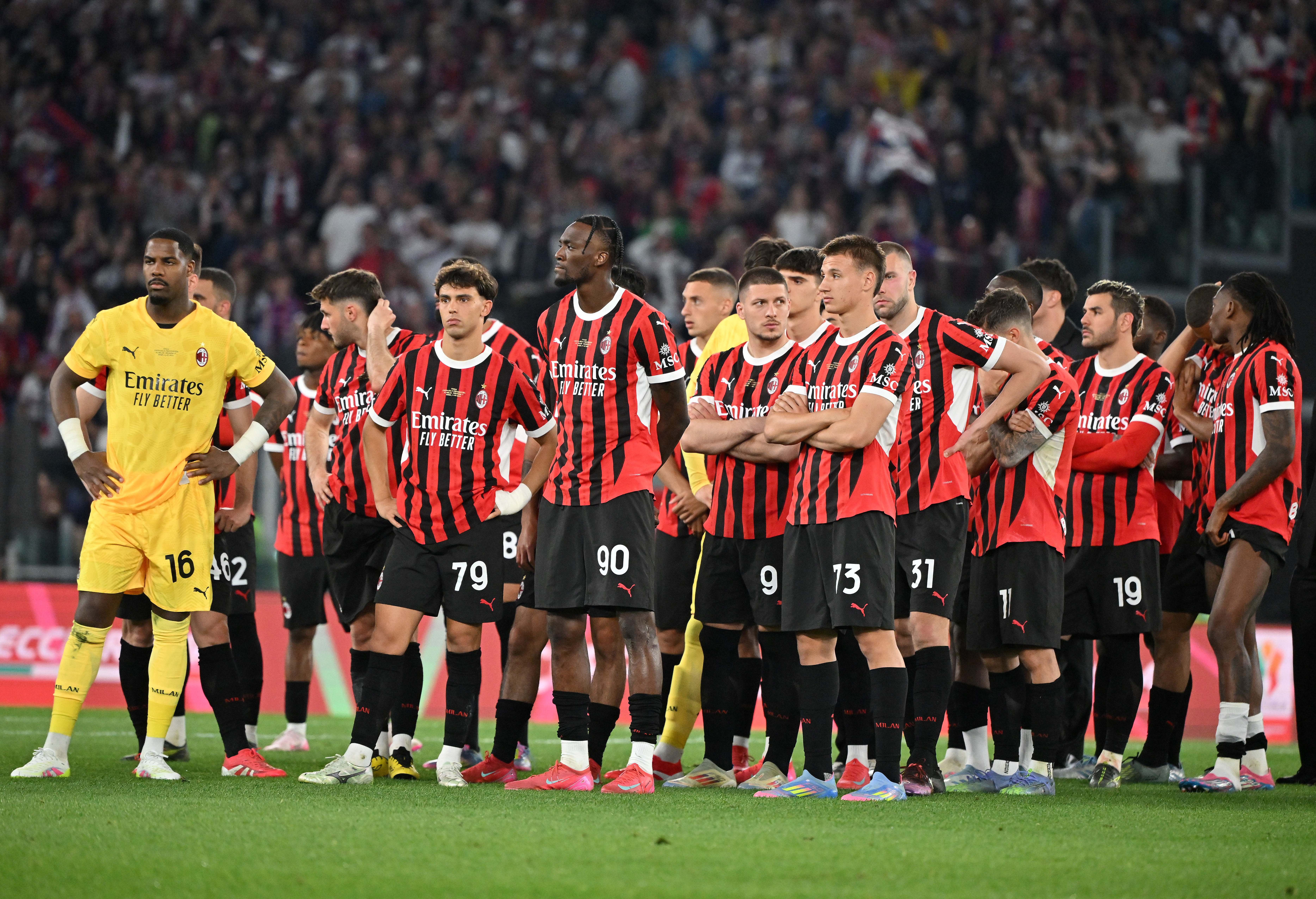 意大利联赛战况激烈,中立球迷热情相拥 意大利联赛战况激烈,中立球迷热情相拥