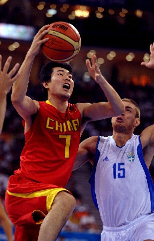 男篮联赛比赛实力悬殊,胜负悬念不大 男篮联赛比赛实力悬殊,胜负悬念不大