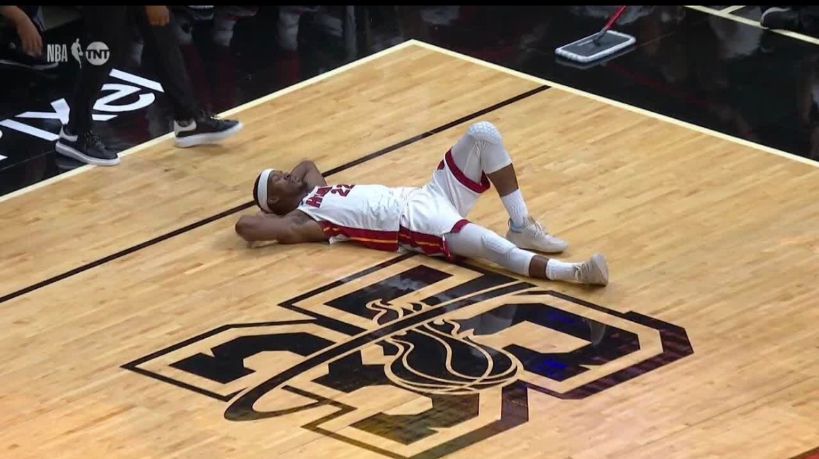 雄鹿遭遇热火反扑紧随其后