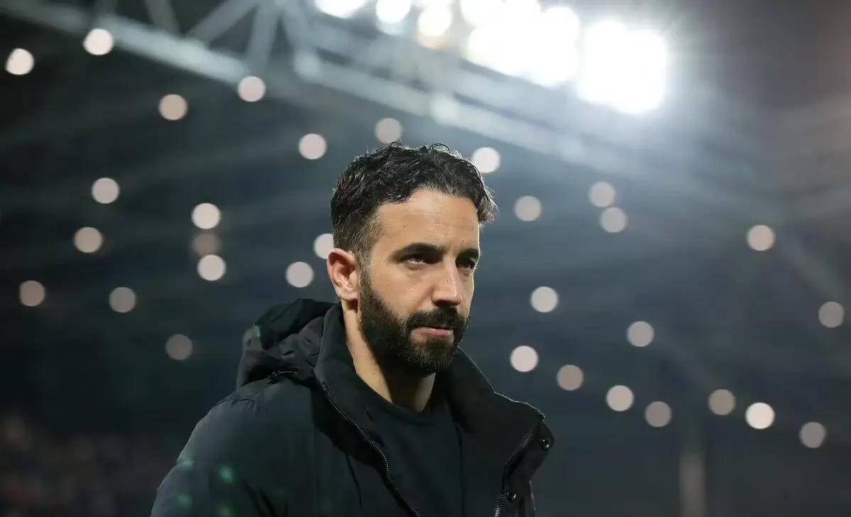 球队打造新风格！主帅战术革新，球员表现出色