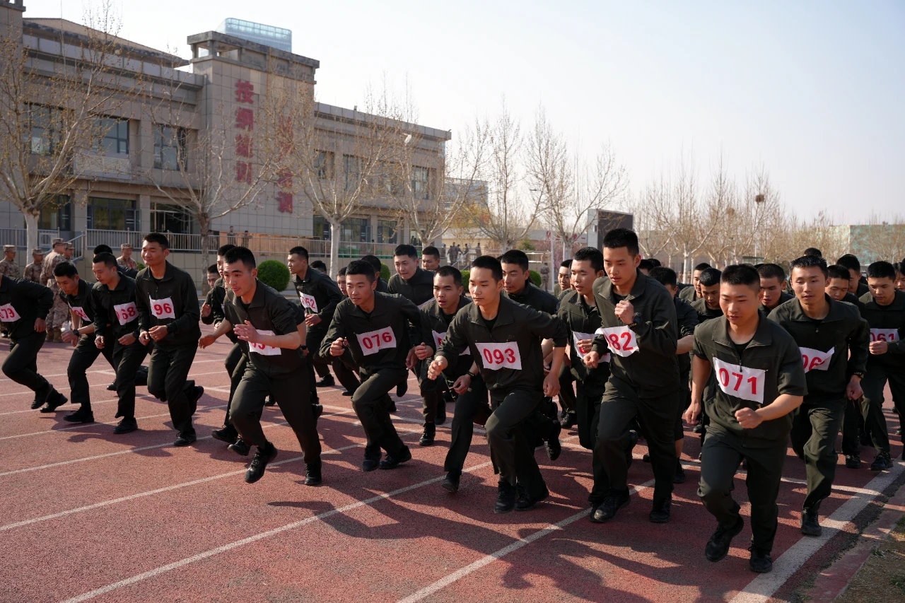 劲敌相遇，场上比拼如火如荼的简单介绍