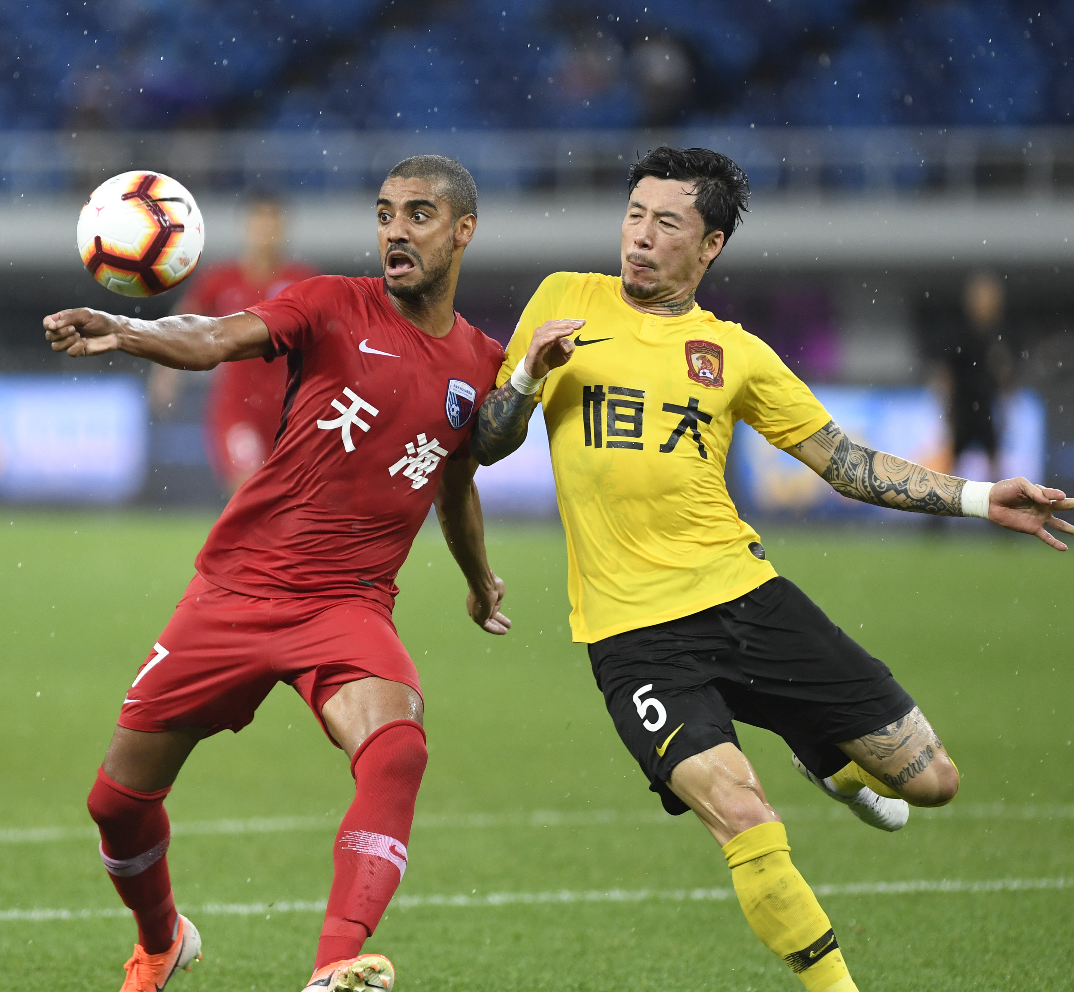 关于恒大客场惨遭压制，中超榜上排名略有下滑的信息