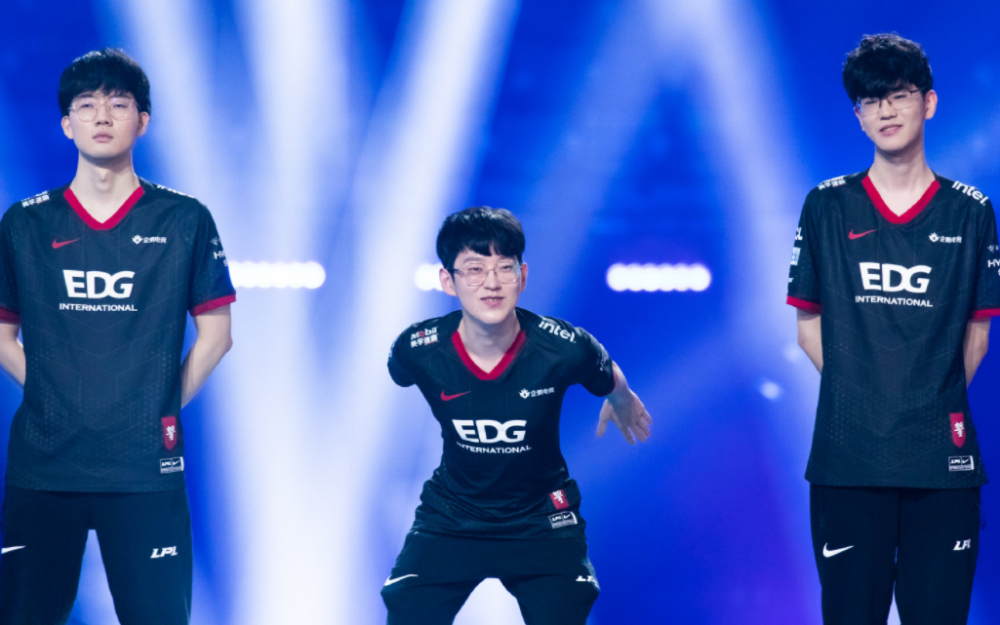 EDG横扫KT,Clid团战一打五宿敌对决四强赛,点燃全场激情 EDG横扫KT,Clid团战一打五宿敌对决四强赛,点燃全场激情