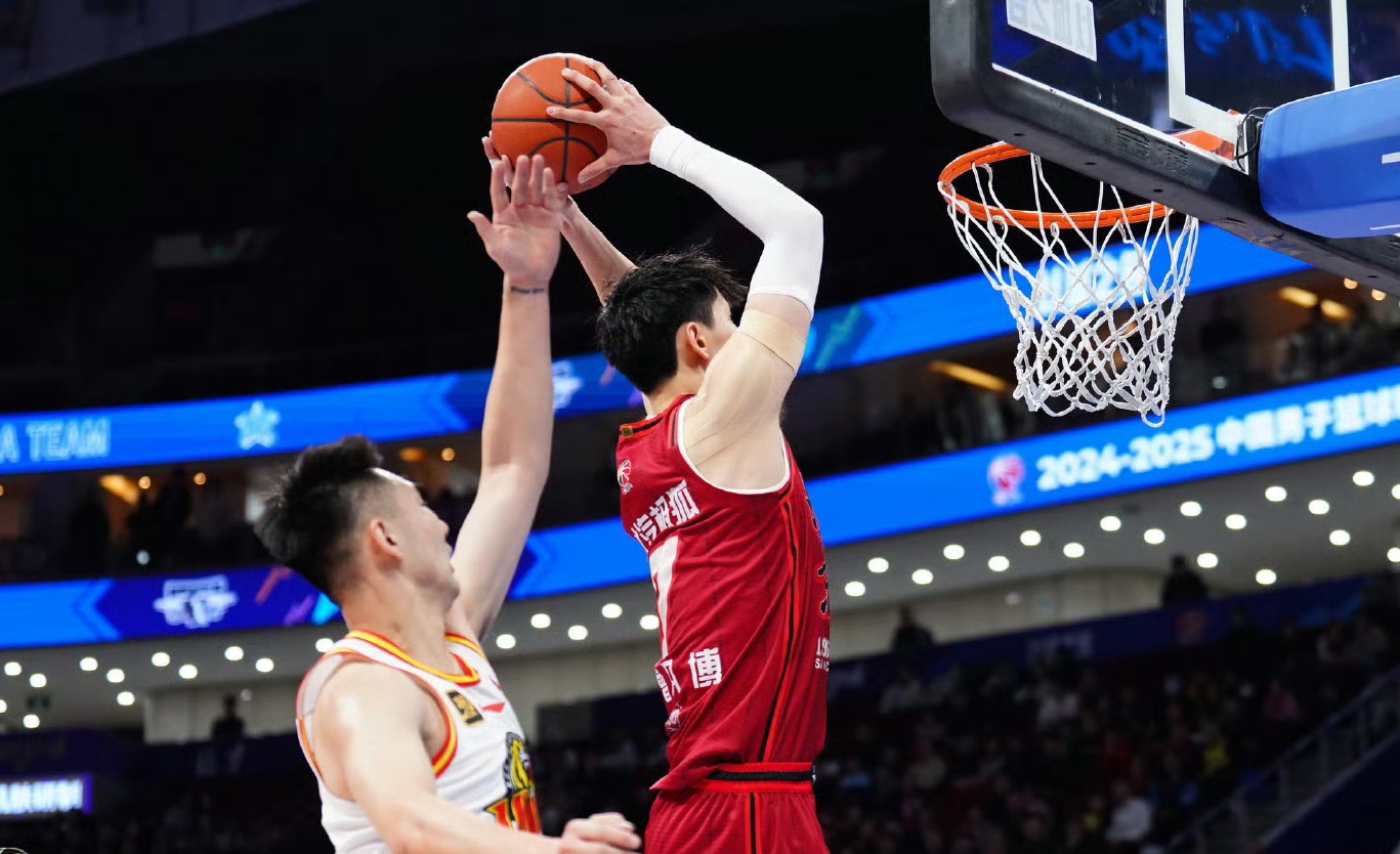 北京首钢队在场上展现出色,赢得关键胜利 北京首钢队在场上展现出色,赢得关键胜利