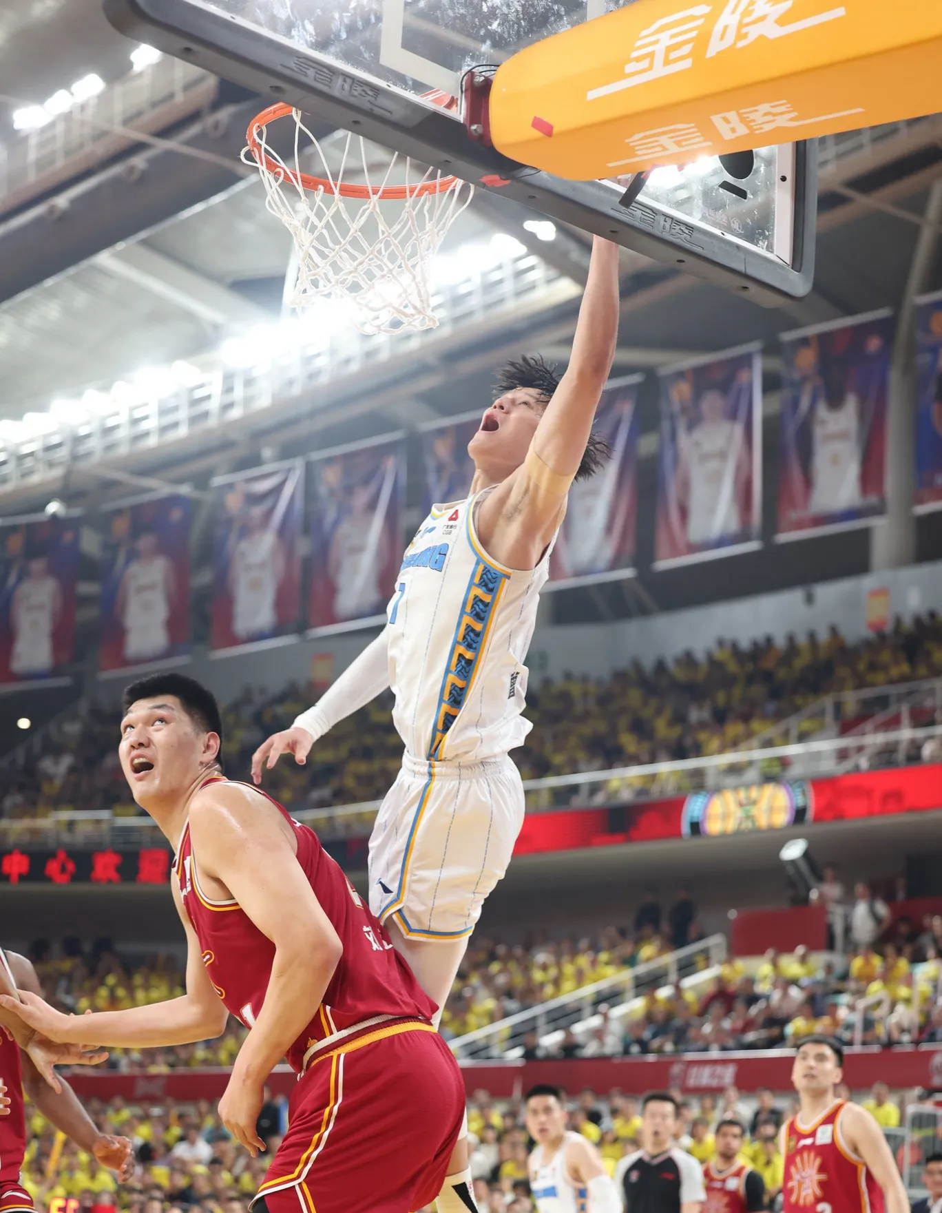 北京首钢队在场上展现出色,赢得关键胜利 北京首钢队在场上展现出色,赢得关键胜利