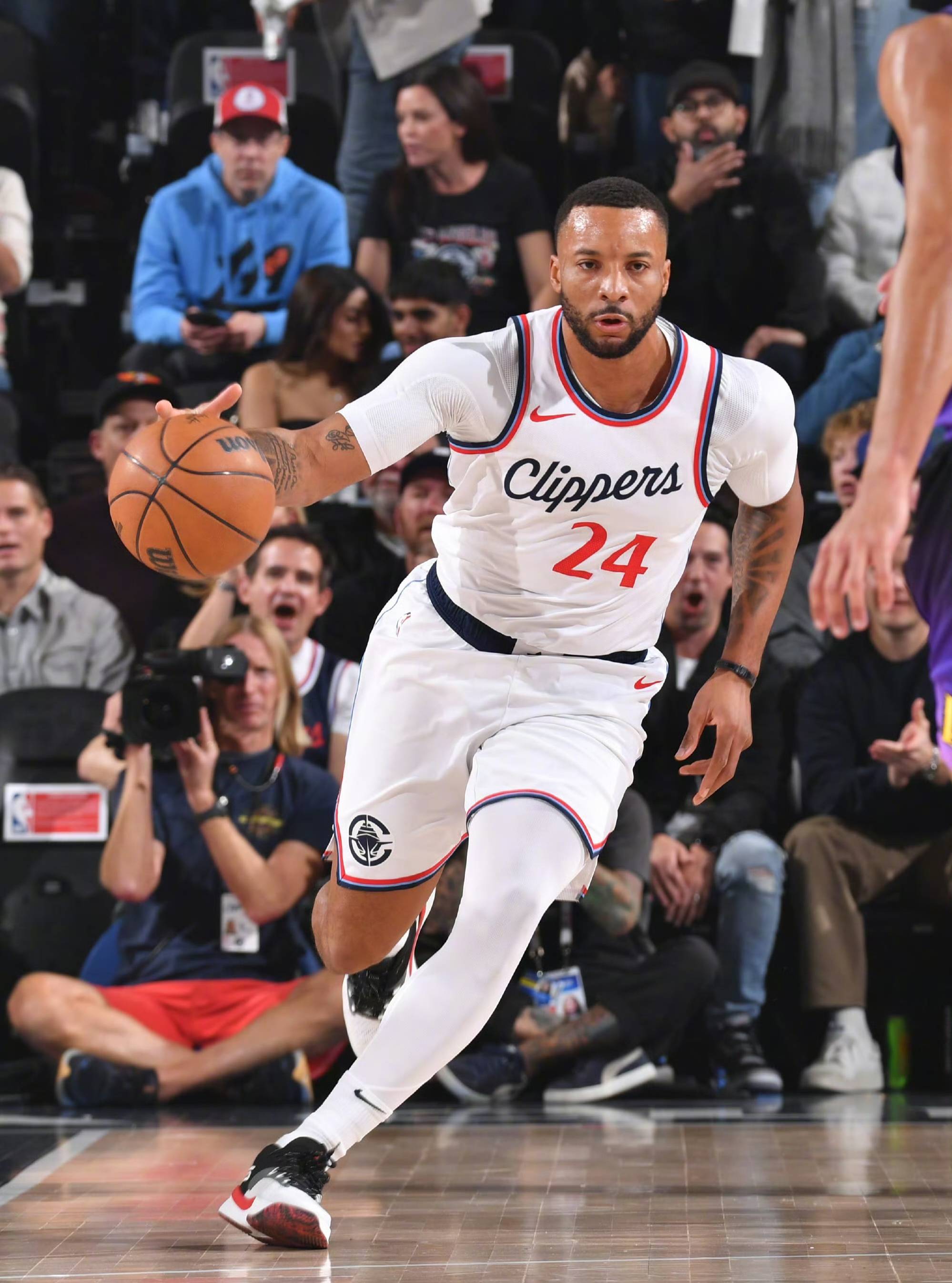 快船客场擒下骑士，轻松取得胜利