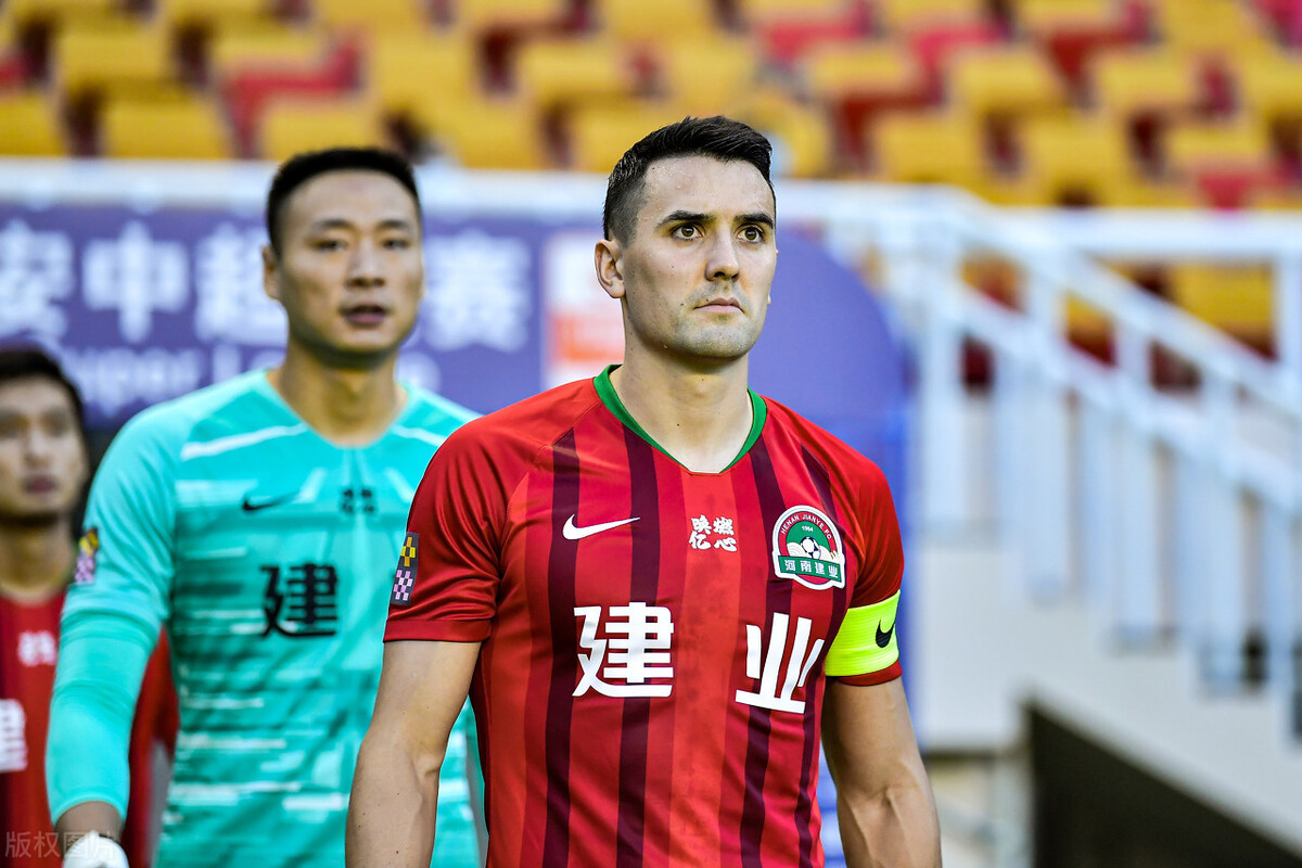 河南建业千钧一发,全队奋勇拼搏 河南建业千钧一发,全队奋勇拼搏