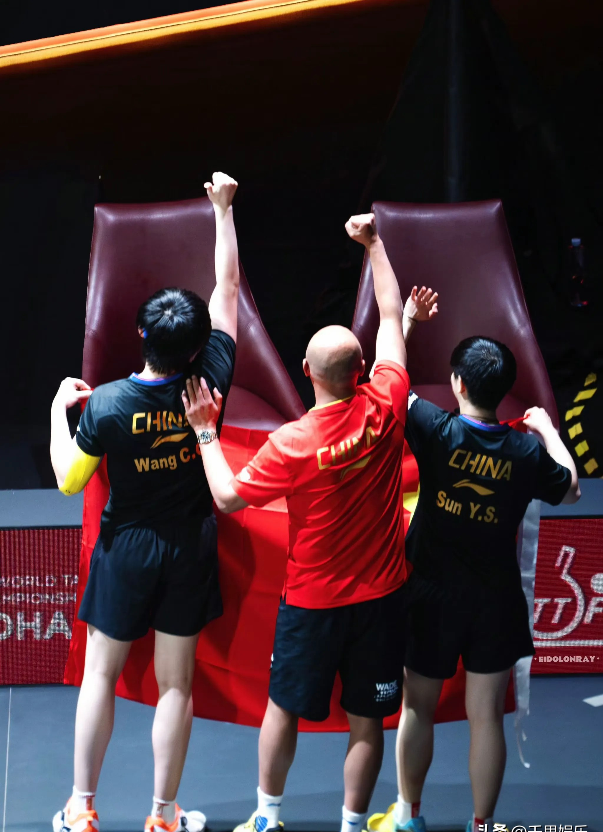 紧张角逐，球员们全力投入，争取最后胜利的简单介绍