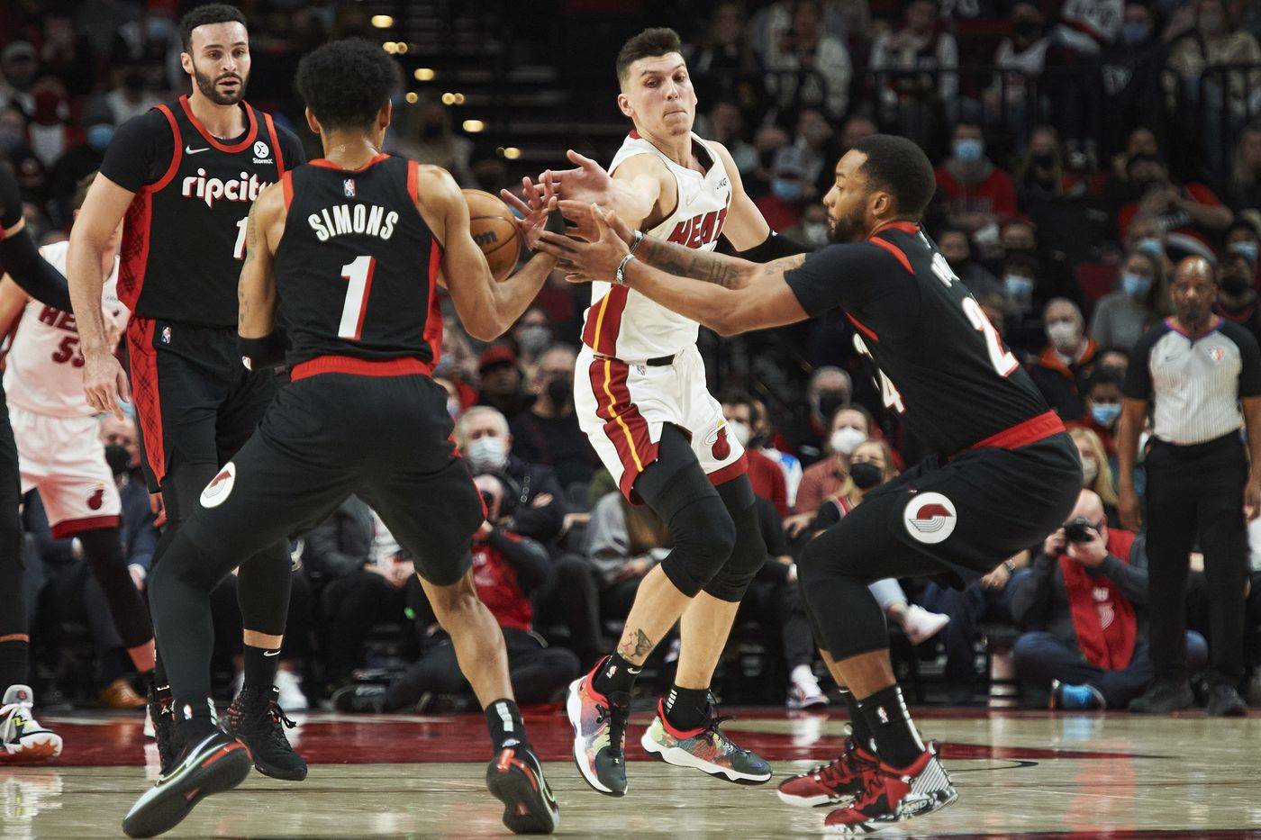 包含纠结不已，欧国联比赛强队对阵困难选择内心挣扎的词条