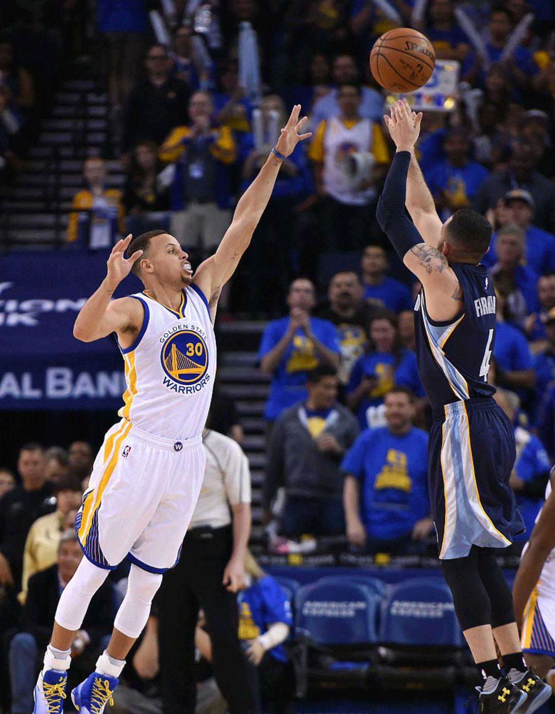 勇士逆转黄蜂，取得关键胜利