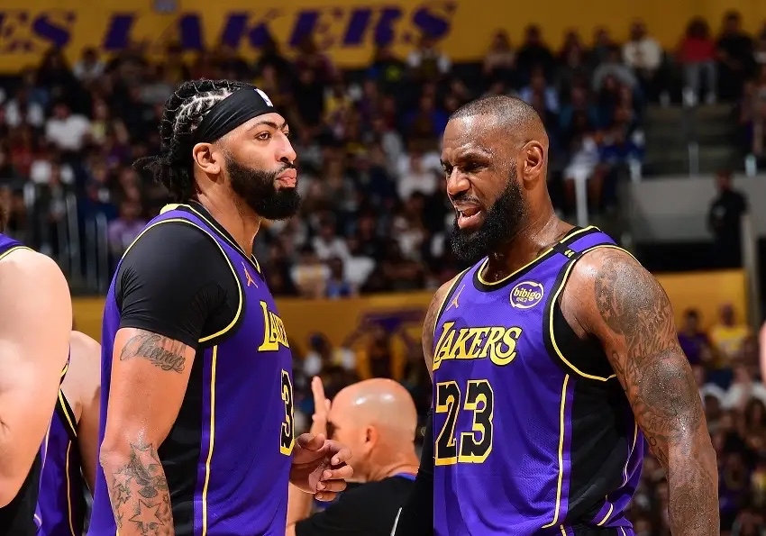 湖人击败猛龙，詹姆斯再下12+10