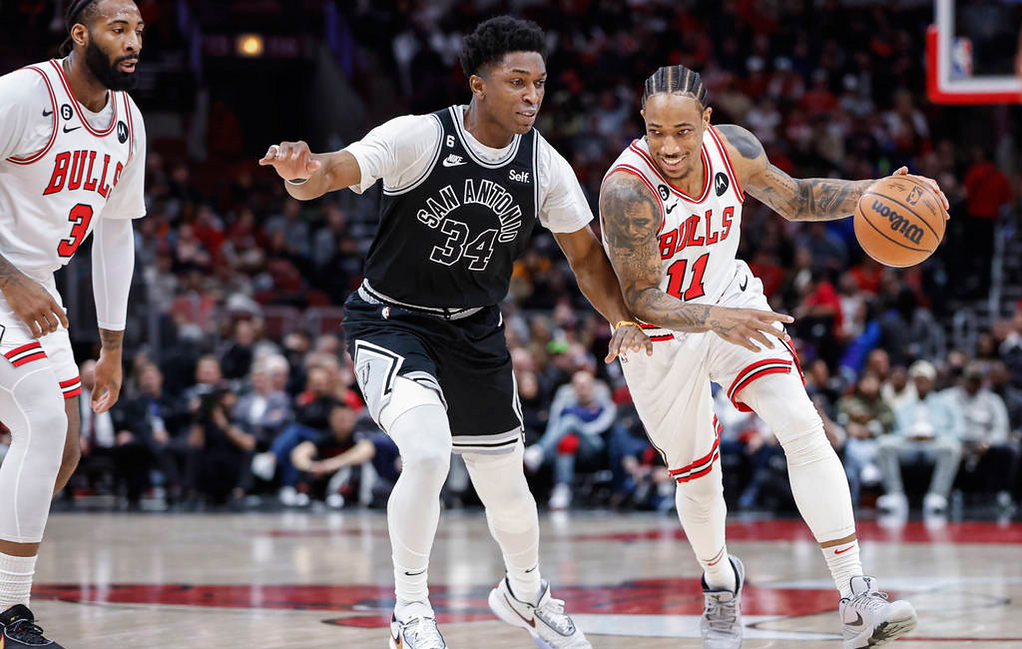 马刺胜公牛,西部半决赛步入淘汰赛 马刺胜公牛,西部半决赛步入淘汰赛