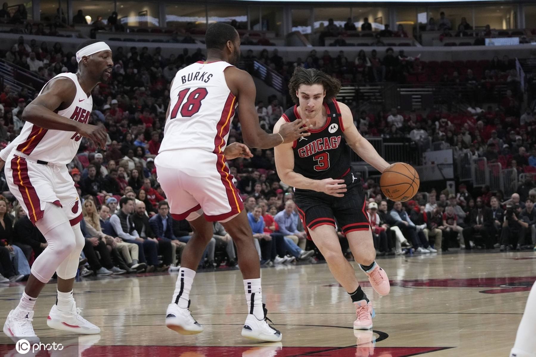 关于凯尔特人在主场击败公牛,取得三连胜的信息 关于凯尔特人在主场击败公牛,取得三连胜的信息