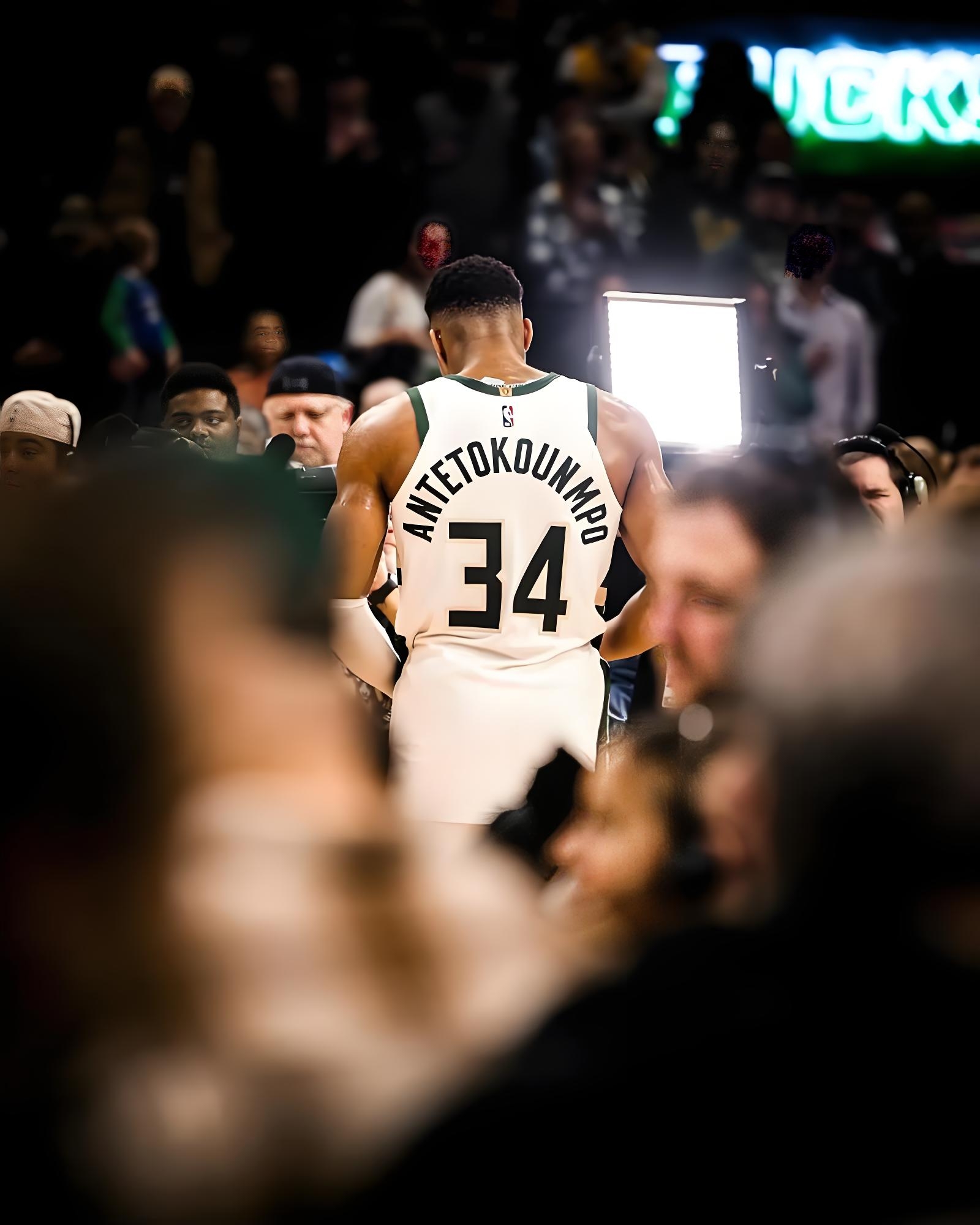 雄鹿队全队状态火热，横扫黄蜂队